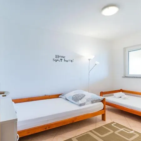Apartment Lanterna 100 Meters From The Sea - By Ta Leut Agency Vir