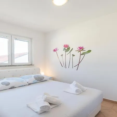 Lanterna 100 Meters From The Sea - By Ta Leut Agency Διαμέρισμα Vir